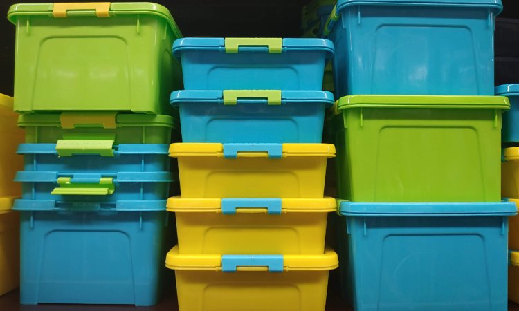 Plastic,Food,Containers,In,Green,,Yellow,And,Blue.,Special,Containers
