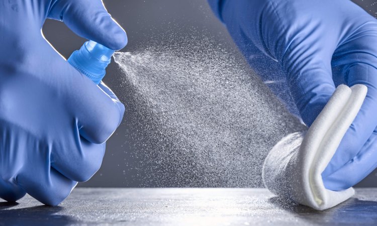 Hands,In,Rubber,Gloves,Treat,The,Table,With,A,Disinfectant