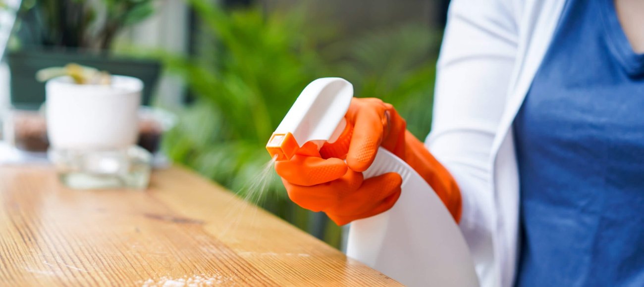 A,Woman,In,Gloves,Is,Cleaning,The,Countertop,Using,A