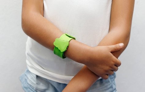 Mosquito repellent bracelets and methods to assess their efficiency