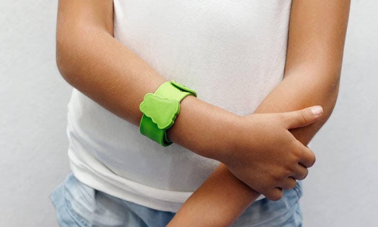 Mosquito repellent bracelets and methods to assess their efficiency