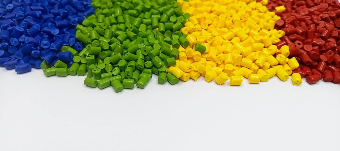 Colorful,Polymer,Masterbatch,Granules,Isolated,On,A,White,Background,For