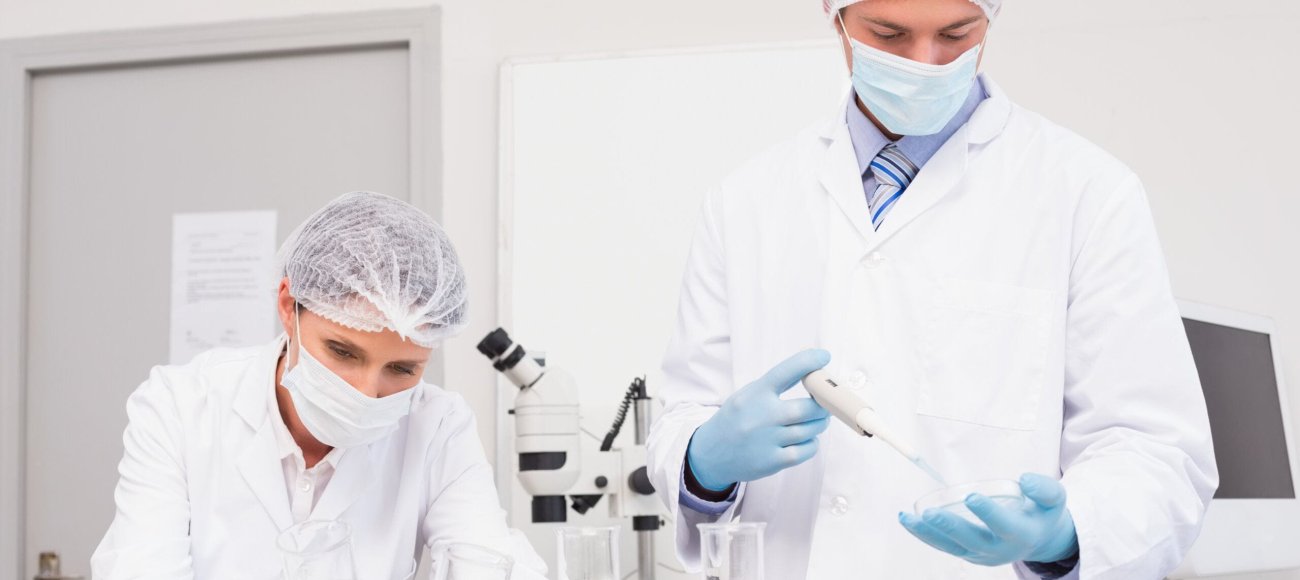 Scientists,Working,With,Petri,Dish,And,Test,Tube,In,Laboratory
